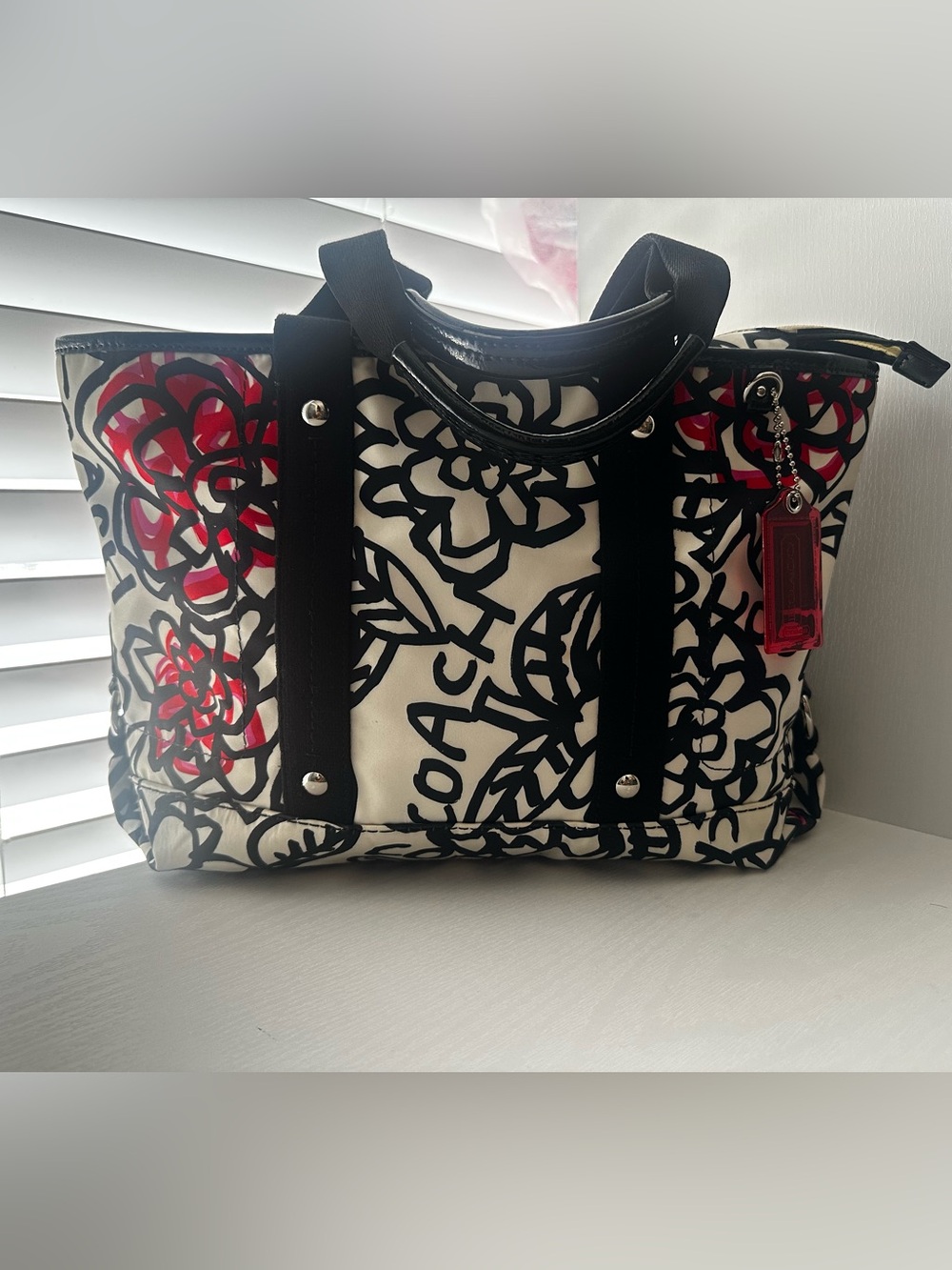 Coach Poppy Daisy Floral Graffiti Tote - Picture 10 of 10